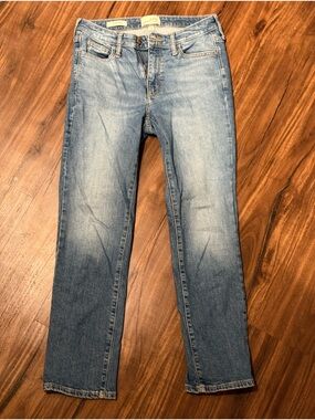 Universal Thread High-Rise Light Wash Blue Jeans